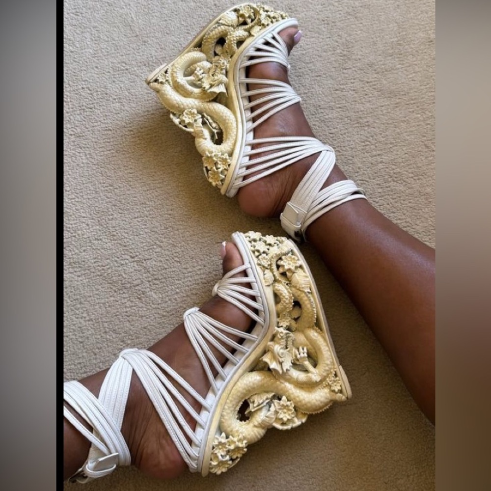 ISO!!!!!! DON’T OWN Emilio Pucci DRAGON WEDGES - Picture 2 of 3